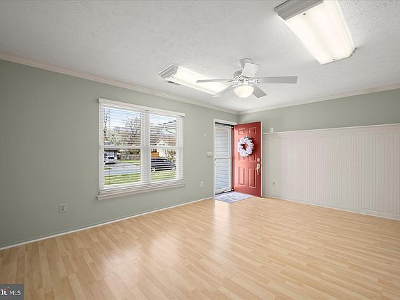 3rd image of 8151 Harvest Ct