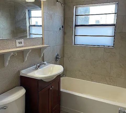 5th image of 1321 E 38th Pl Unit D