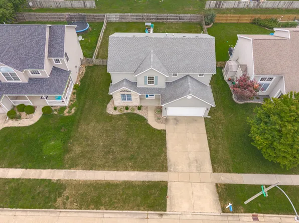 1410 Tralee Ln, Bloomington, IL 61704