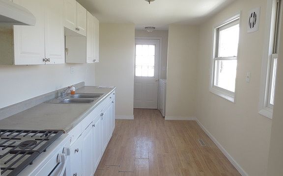 4th image of 206 Harrison St