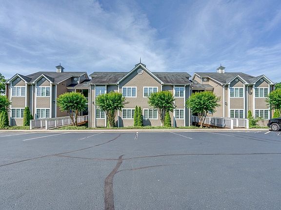 3rd image of 300 S Pointe Shore Dr