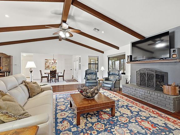 3rd image of 4 Buckskin Rd