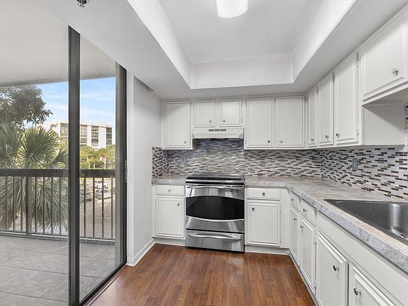 4th image of 1832 Bridgewood Drive