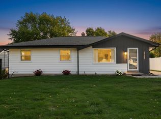5970 S 34th St, Greenfield, WI 53221