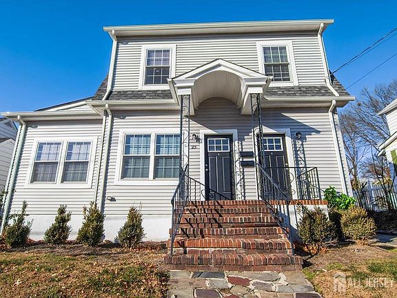 2nd image of 23 Carlton St