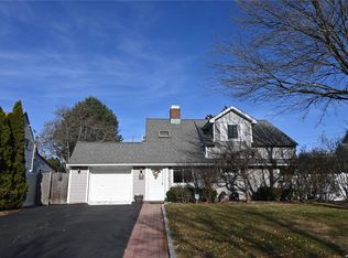 175 Willowood Dr, Wantagh, NY 11793