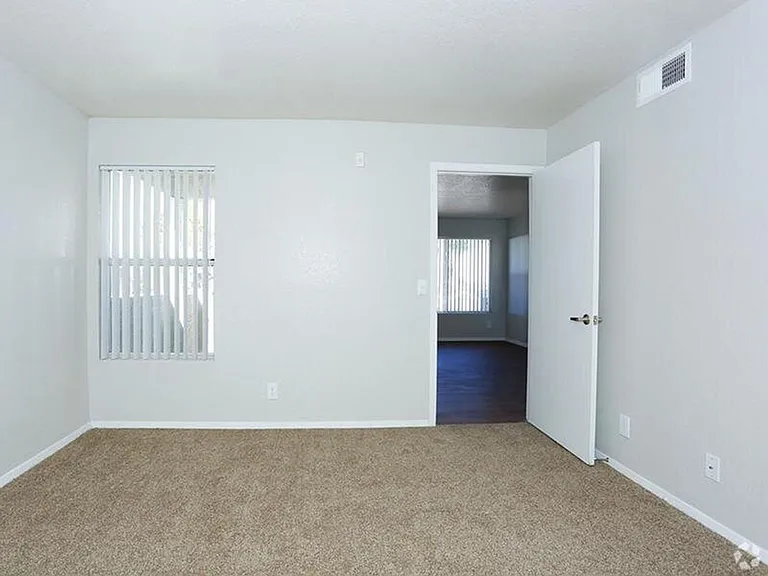 127 W Cypress St — Photo 10