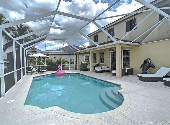 4th image of 1261 Chenille Cir