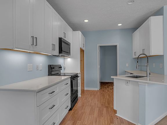 5th image of 1264 W Running Brook Rd