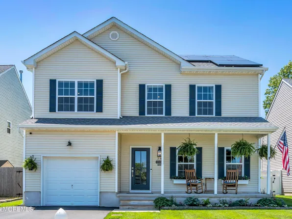 28 Dolphin Circle W, Bayville, NJ 08721