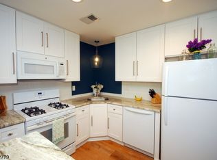 8 Henley Dr, Somerset, NJ 08873