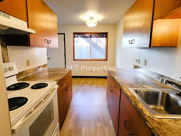 3415 SW 11th Ave #4 — Photo 8