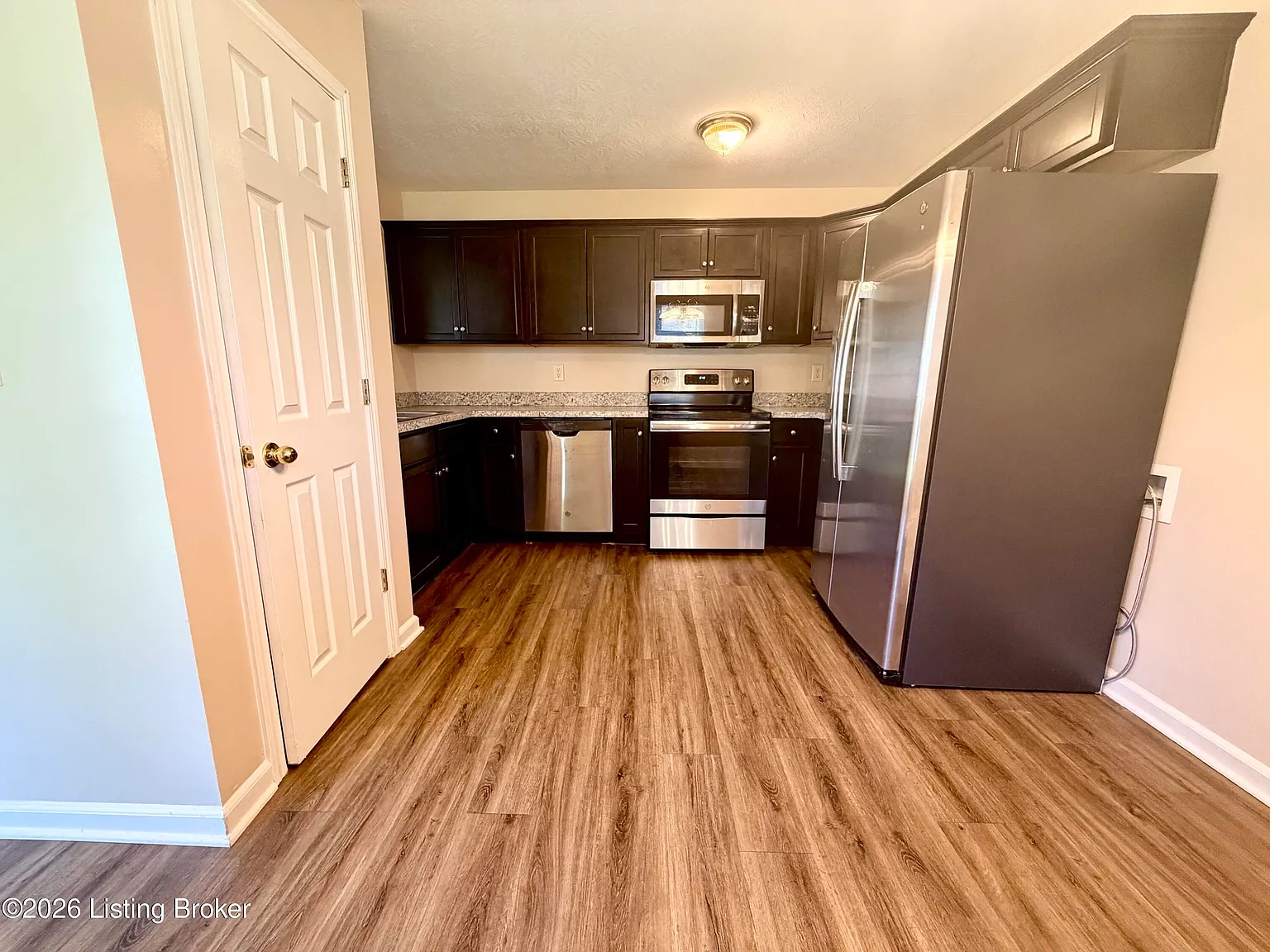 3 bed, 2.5 bath, 1209 sqft, $1,795 — Photo 3
