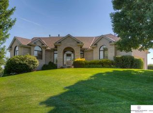 17518 Riviera Dr, Omaha, NE 68136