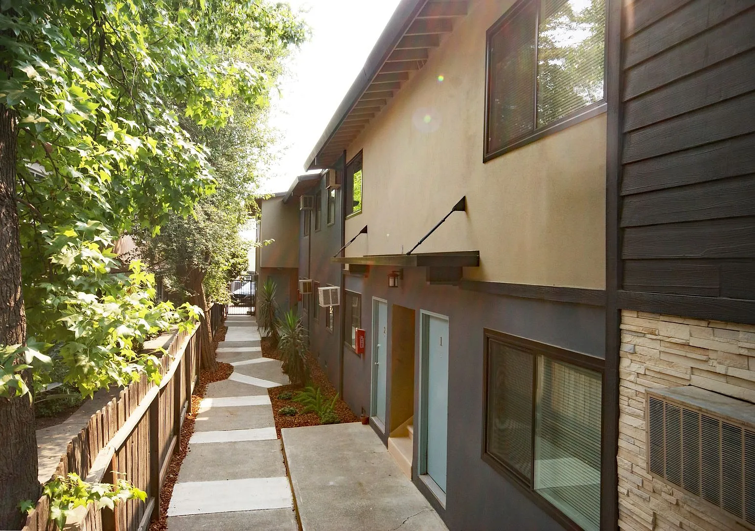 2412 Q Street — Photo 2
