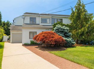478 Kent Ct, Oceanside, NY 11572