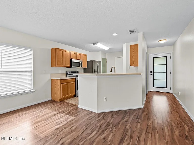136 Brookfall Dr — Photo 11
