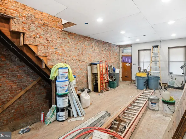 2517 E York St, Philadelphia, PA 19125