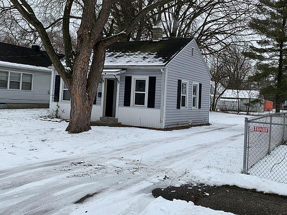 3rd image of 2610 Lowell Ave