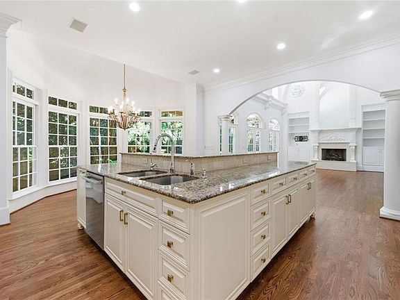 4th image of 420 Morgan Oak Cir