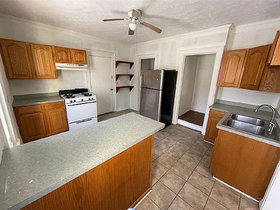 3rd image of 303 Benton St