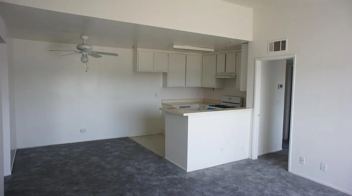 Building Photo - 410 S Clementine St #106