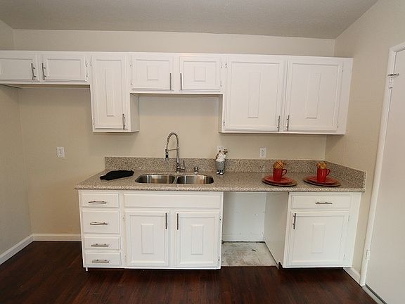 3rd image of 116 Beverly Dr