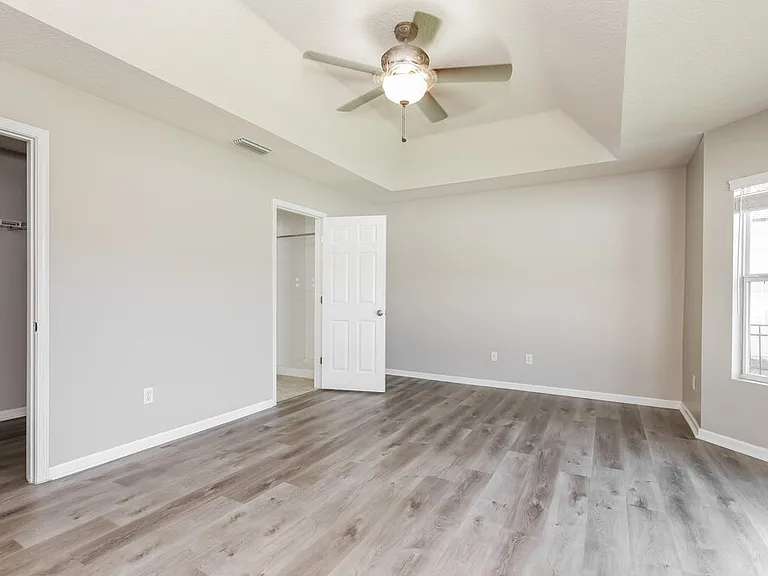 1033 Bains Lake Dr — Photo 9