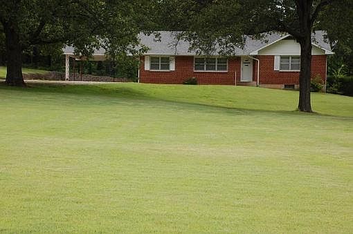 1st image of 1047 Country Club Dr