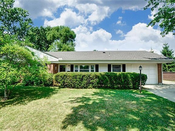 3rd image of 30 Blackstone Dr