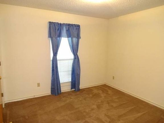 5th image of 3805 Eastwood Dr