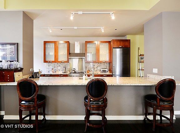 4th image of 6 N Michigan Ave Unit 1611