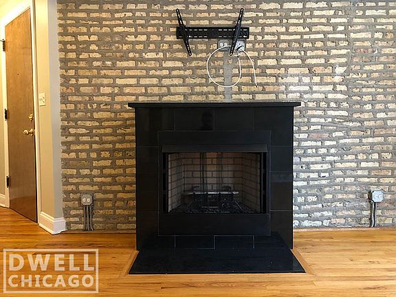 2nd image of 1644 W Greenleaf Ave #1638