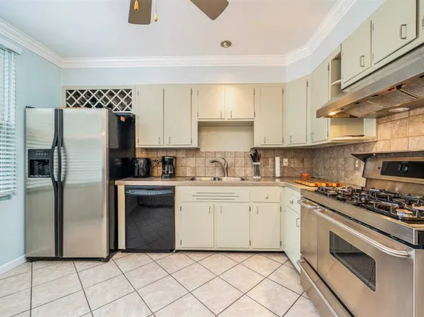 130 W 11th St, Bayonne, NJ 07002