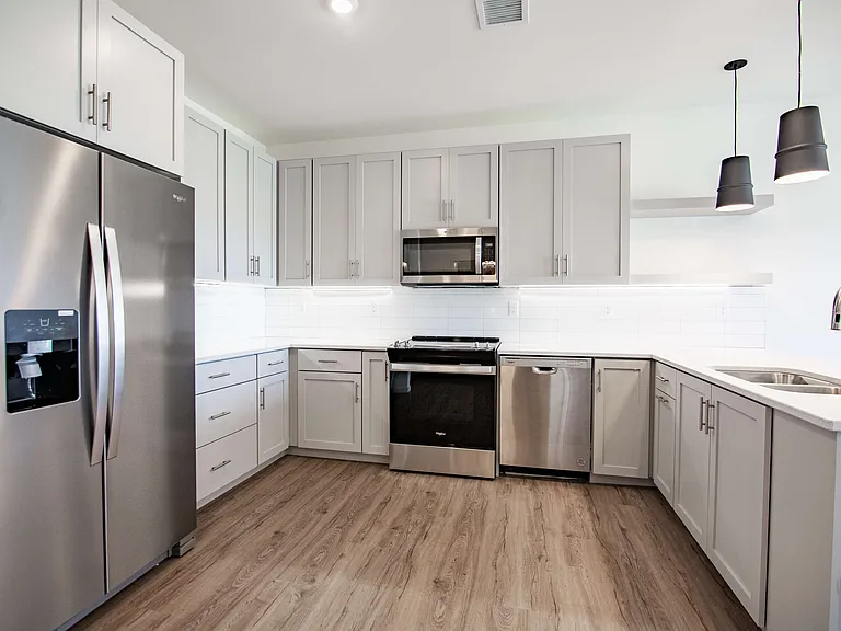 The Earl Apartments 1 Bed 1 Bath 649