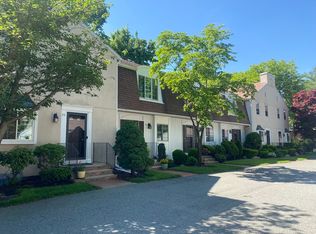 22 Denmark Ln #22, Needham, MA 02492