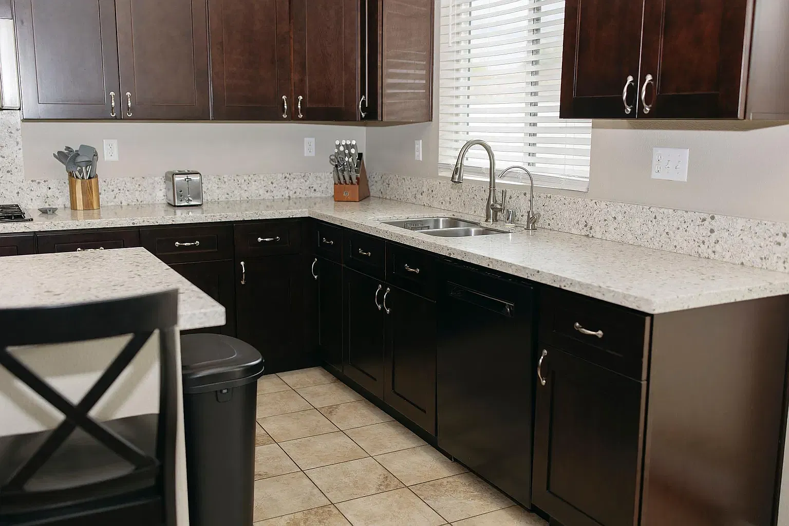 4 bed, 2.5 bath, 2395 sqft, $4,500 — Photo 1