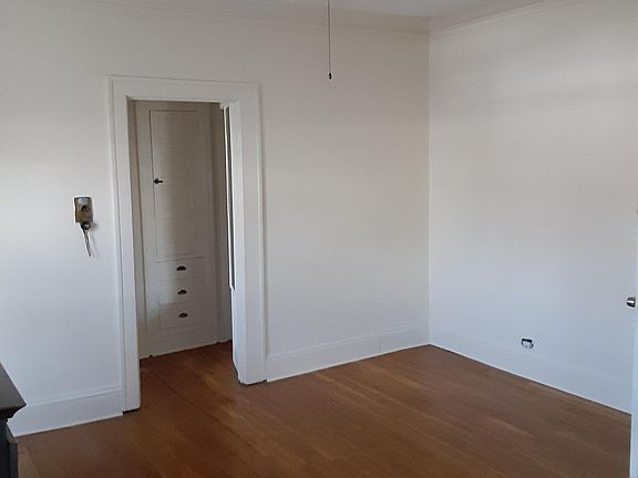 3rd image of 12906 Larchmere Blvd #3