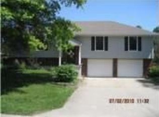 802 E 15th St, Oak Grove, MO 64075
