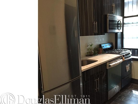 3rd image of 240 E 28th St #1