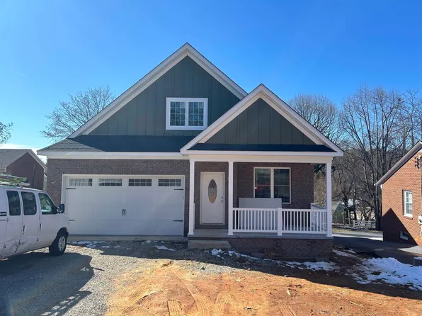 2 Belmont Dr, Staunton, VA 24401