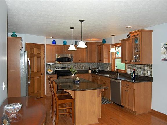 3rd image of 2699 N Shelby Dr