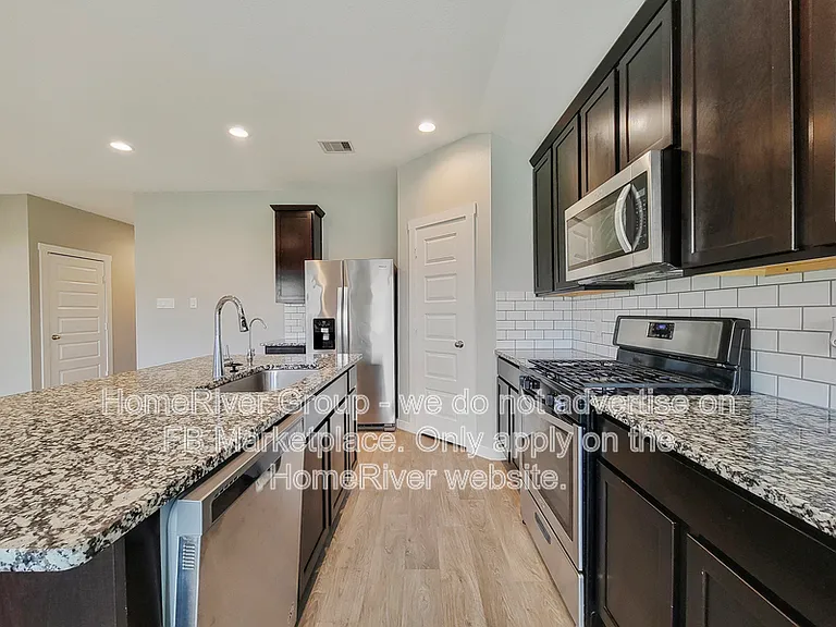 8122 Hush Heights Dr — Photo 9