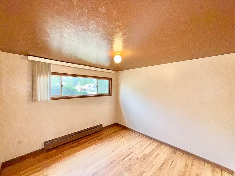 225 Elmwood Dr — Photo 10