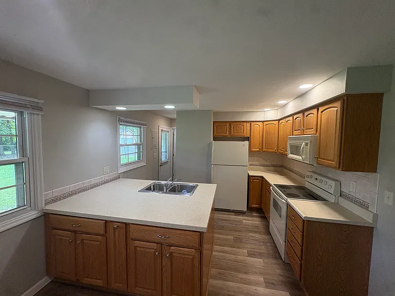 314 Scenic Ct — Photo 2