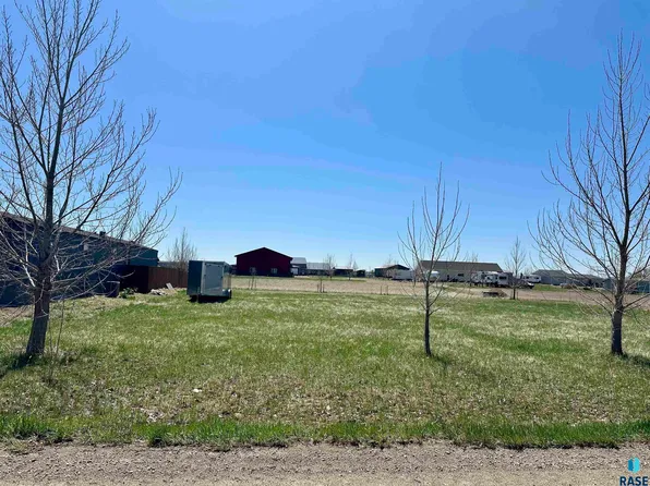 507 Codgers Cove Rd, Pierre, SD 57501