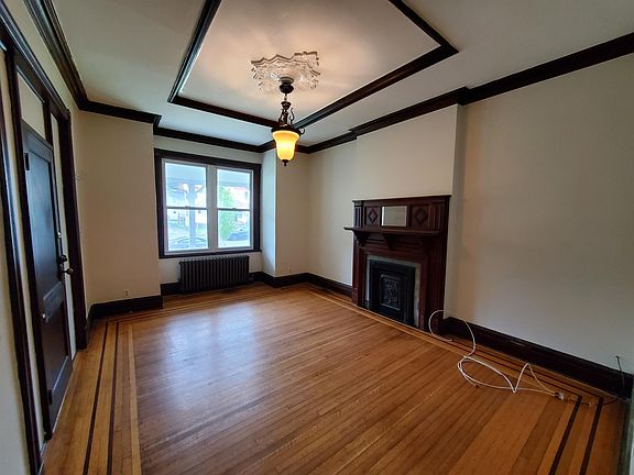 2nd image of 118 S Lake Ave Floor 1