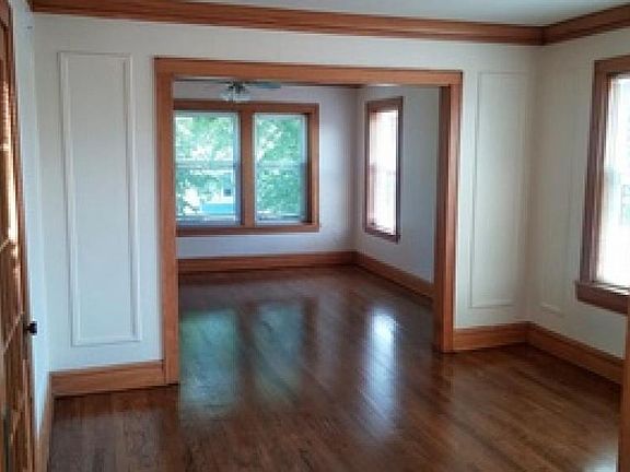 4th image of 3340 N Oakley Ave