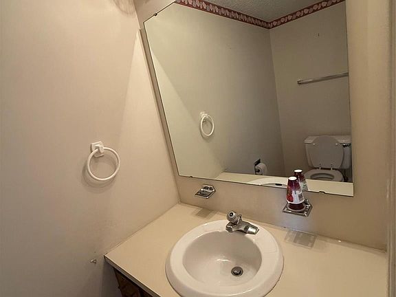 2nd image of 6805 Cabot Cres