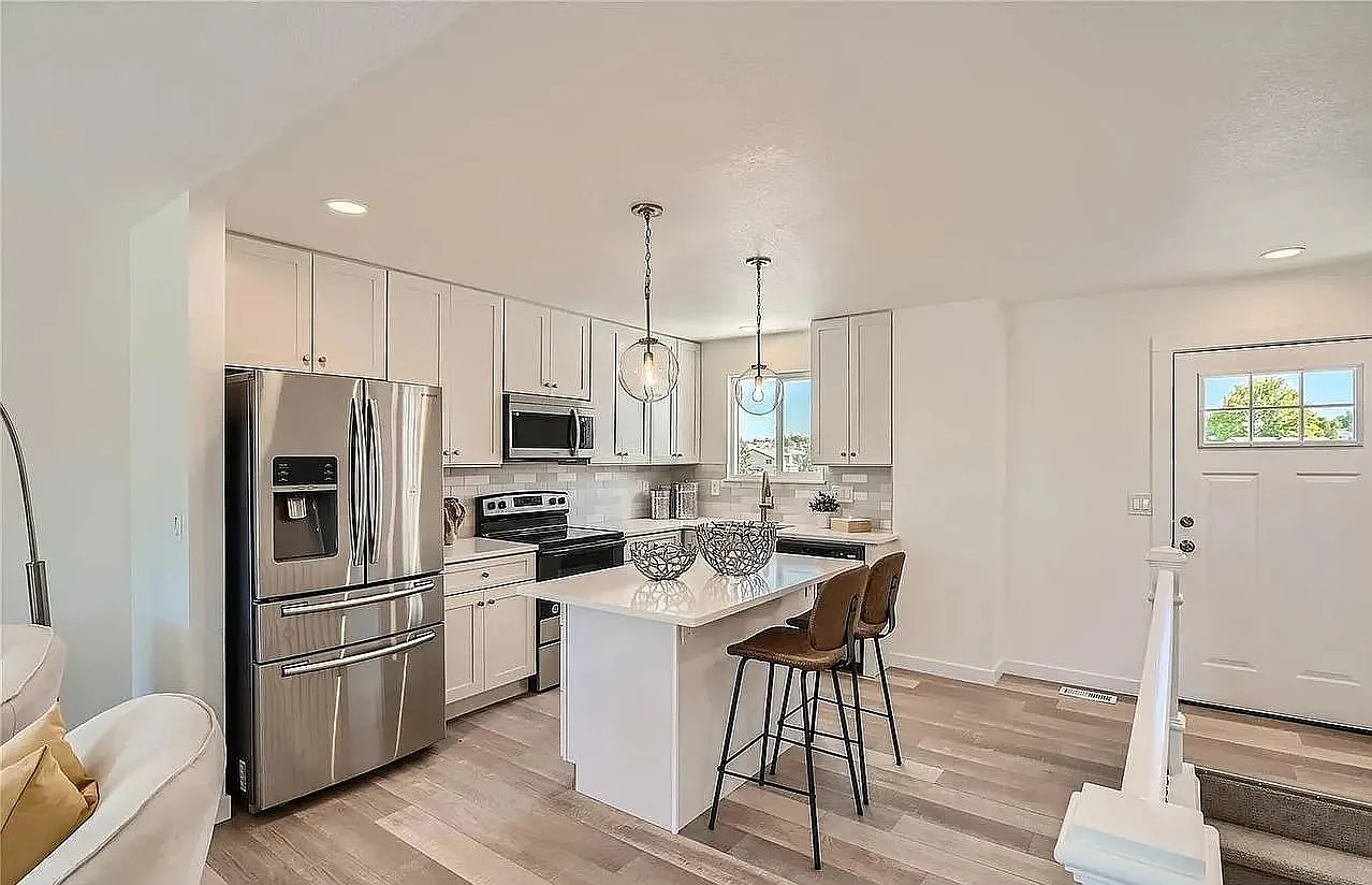 4 bed, 2042 sqft, $3,150 — Photo 2